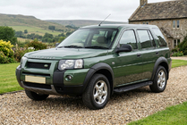 Land Rover Freelander I 1997–2006 Stranske stopnice RedLine Black (2 kosa, aluminij) fotografija 1