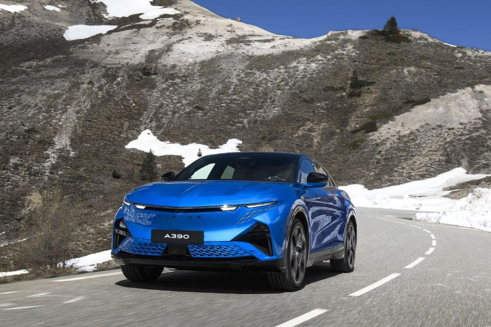 Pregled Alpine A390: električni fastback z dinamiko športnega avtomobila