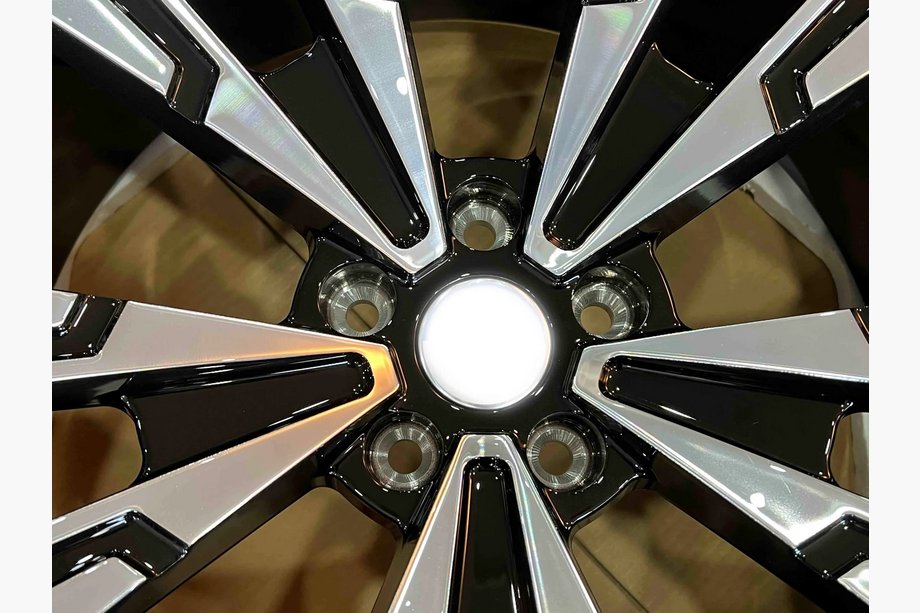 BMW X7 G07 2019– Kovana platišča OEM R22 V1 (4 kos) Image