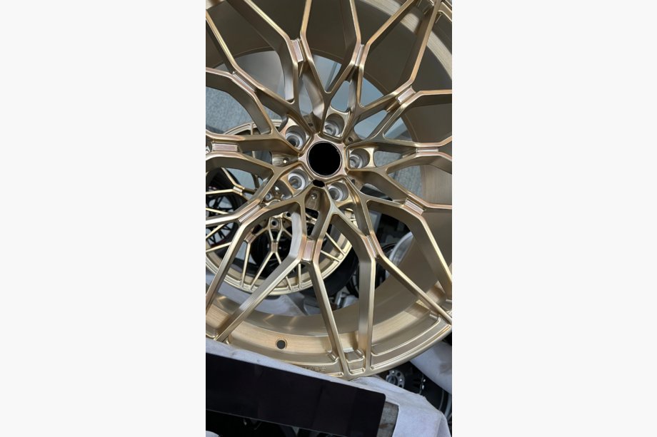 BMW serija 4 G22/23/26 2020– Kovana OEM platišča R19 R20 V2 (4 kosi) Fotografija 4