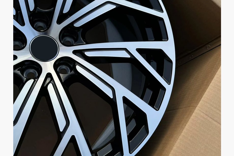 BMW serija 4 G22/23/26 2020– Kovana platišča OEM R20 V4 (4 kosi) Fotografija 8