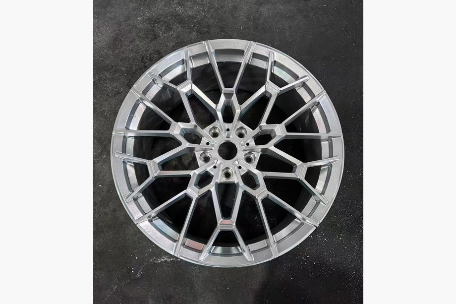 BMW 5/i5 serija G60/G60E/G61 2023– Kovana platišča OEM R22 V2 (4 kos) Image