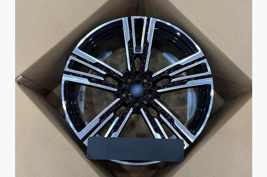 BMW serija 7 G70/G71 2022– OEM kovana platišča R21 (4 kos) Image