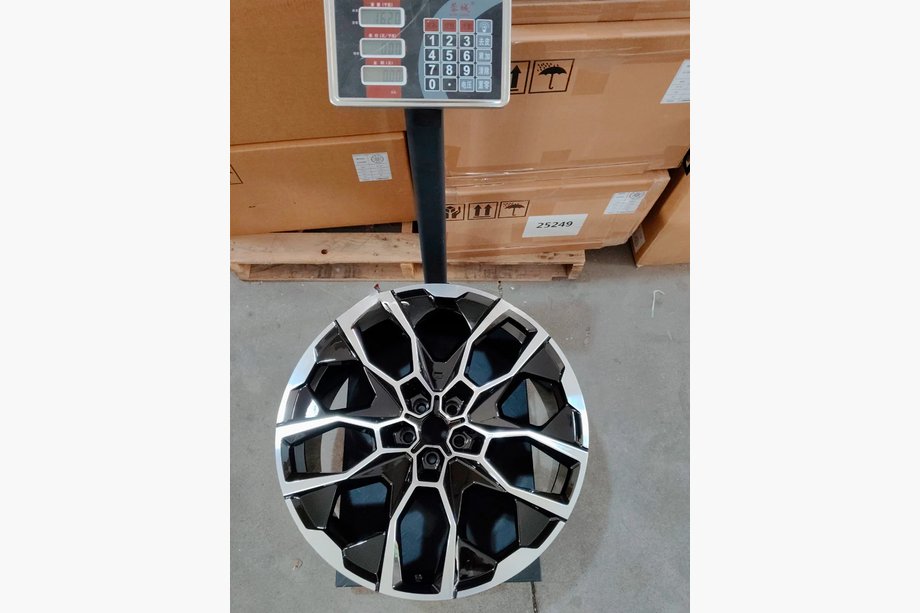 BMW X7 G07 2019– Kovana OEM platišča R22 V5 (4 kos) Fotografija 12