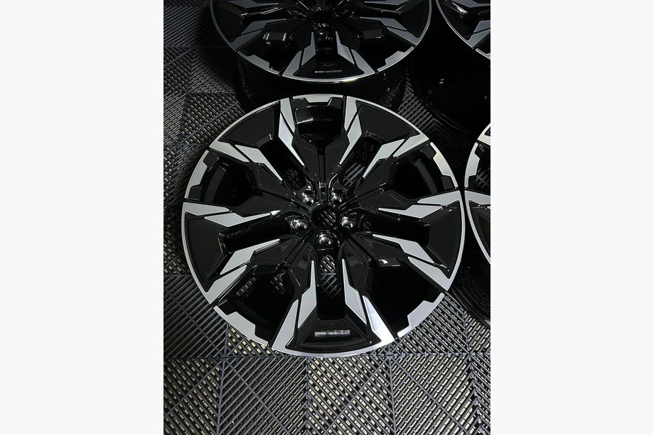 BMW 5/i5 serija G60/G60E/G61 2023– Kovna platišča OEM R21 V3 (4 kos) Image