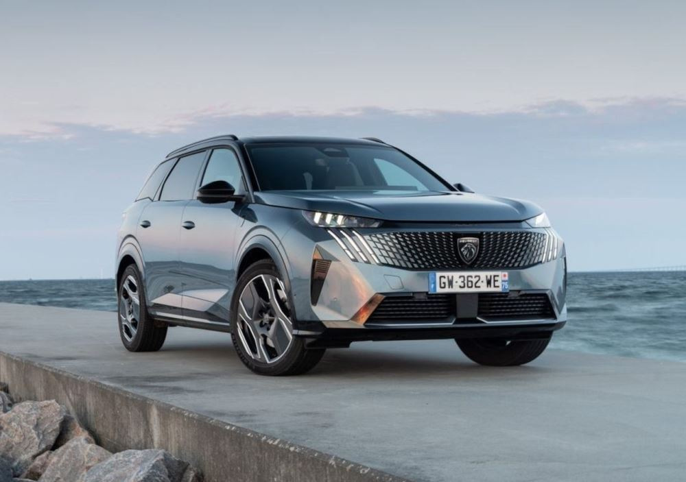 Test hibridnega Peugeot 5008 tretje generacije