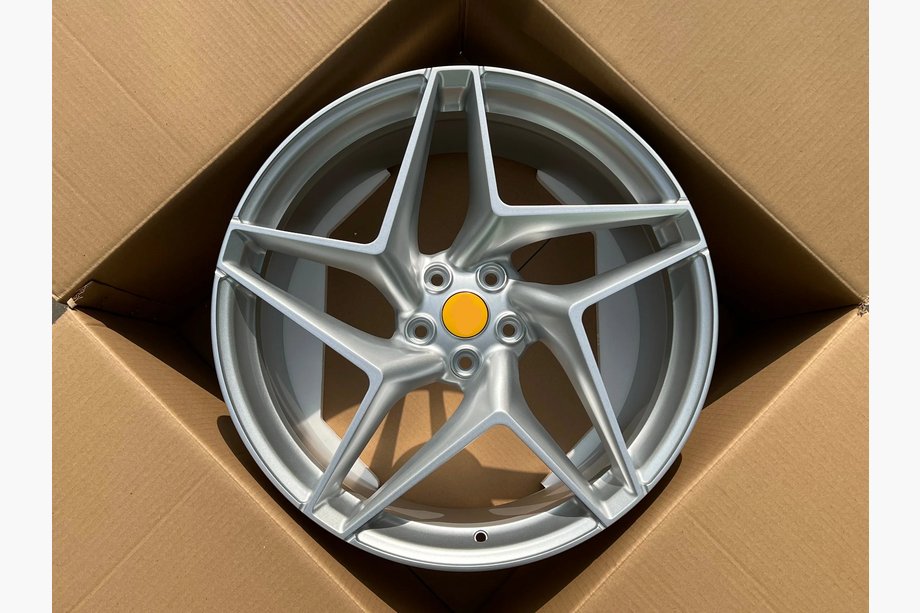 Ferrari 458 Italia 2009–2015 Kovana OEM platišča R20 R21 V2 (4 kos) Image