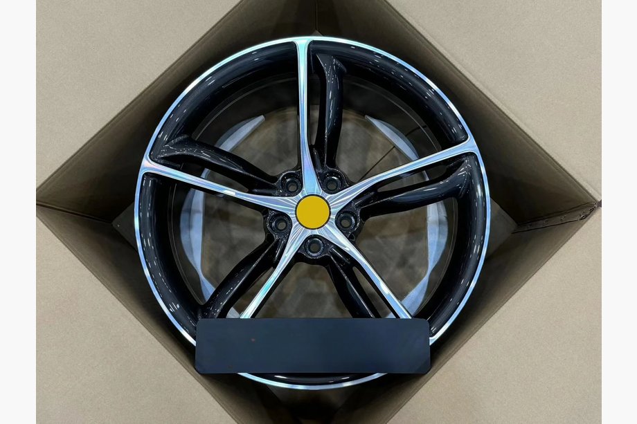 Ferrari 488 GTB 2015–2019 Kovana OEM platišča R20 V3 (4 kos) Image