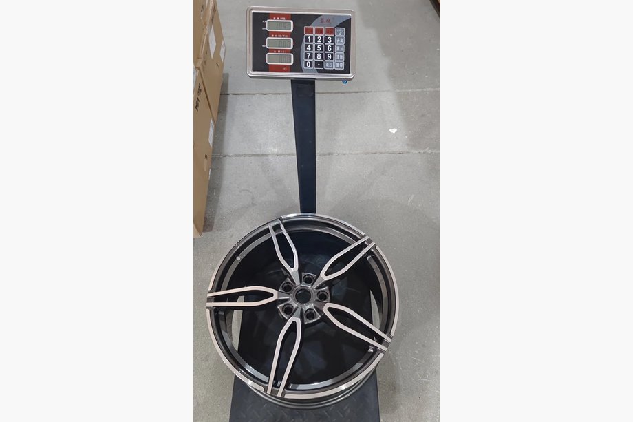 Ferrari 458 Italia 2009–2015 Kovana OEM platišča R20 V2 (4 kosi) Fotografija 12