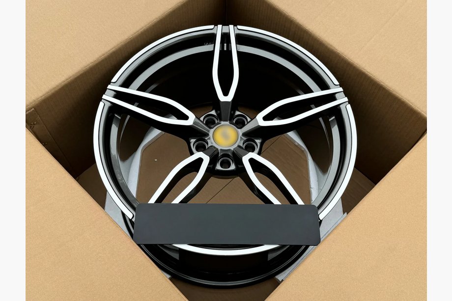 Ferrari 458 Italia 2009–2015 Kovana OEM platišča R20 V2 (4 kosi) Fotografija 3
