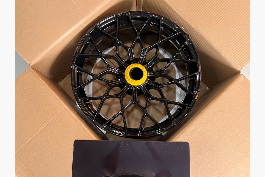 Lamborghini Huracan 2014– Kovana OEM platišča R20 R21 V1 (4 kos) Fotografija 5