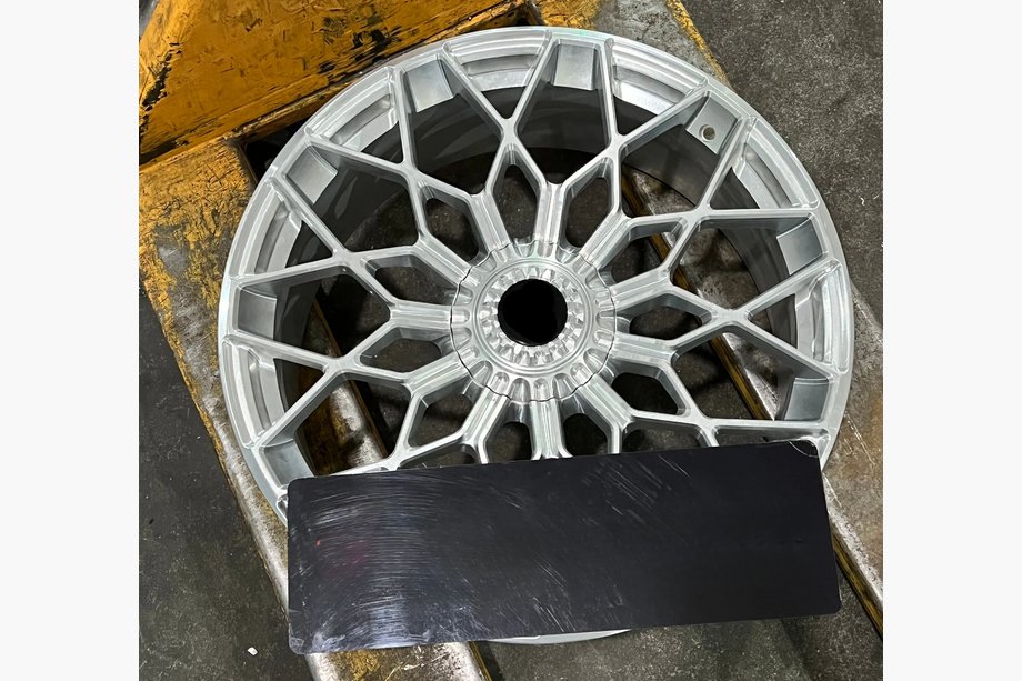 Lamborghini Huracan 2014– Kovana OEM platišča R20 R21 V2 (4 kos) Image