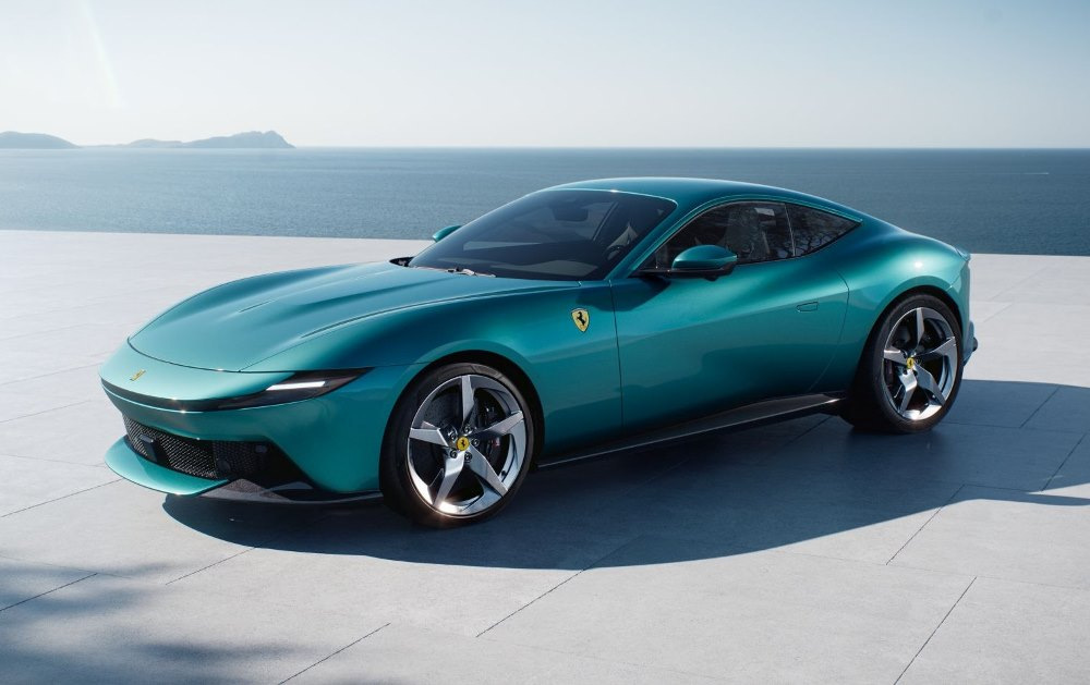 Pregled športnega kupeja Ferrari Amalfi 2026