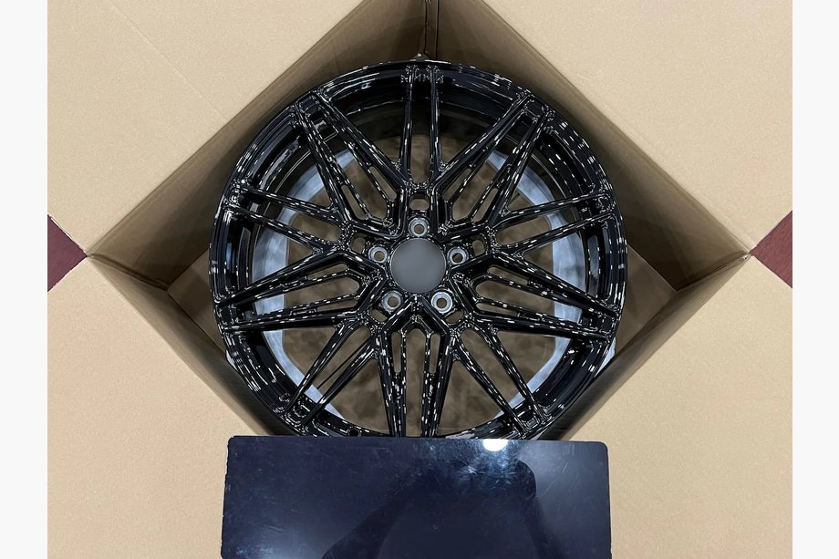 Mercedes razred C W204 2007–2015 Kovana OEM platišča R19 (4 kosi) Image