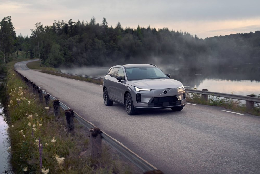 Test Volvo XC70 2025: hibrid s podaljšanim dosegom