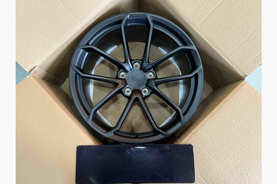 Porsche Panamera 2016–2023 Kovana OEM platišča R20 (4 kos) Image