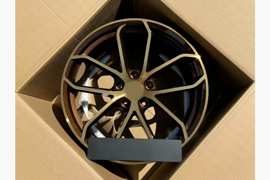 Porsche Panamera 2016–2023 OEM kovana platišča R21 (4 kos) Image