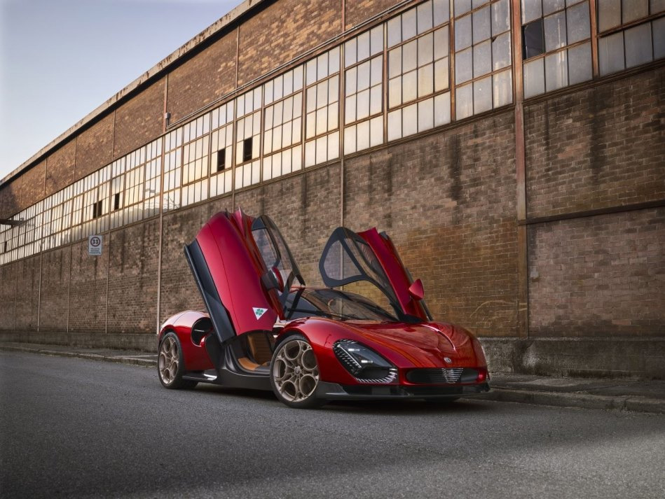 Pregled Alfa Romeo 33 Stradale 2023