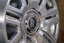 Rolls-Royce Cullinan 2018– Kovana OEM platišča R22 V3 (4 kosi) fotografija 3