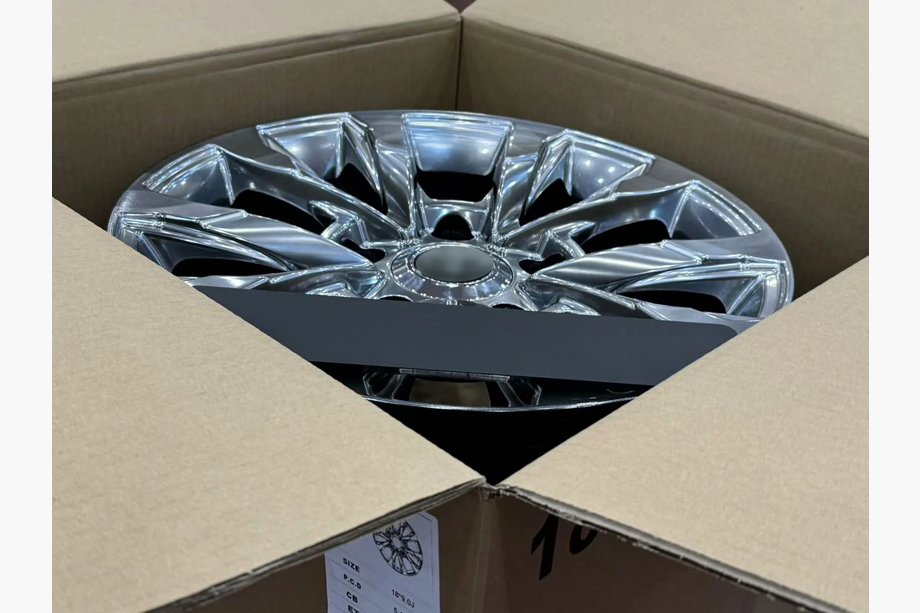 Toyota Land Cruiser 200 2007–2021 OEM kovana platišča R18 (4 kosi) Fotografija 5