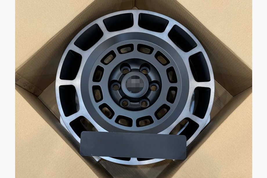 Toyota Land Cruiser 300 2021– Kovana OEM platišča R20 V2 (4 kosi) Image