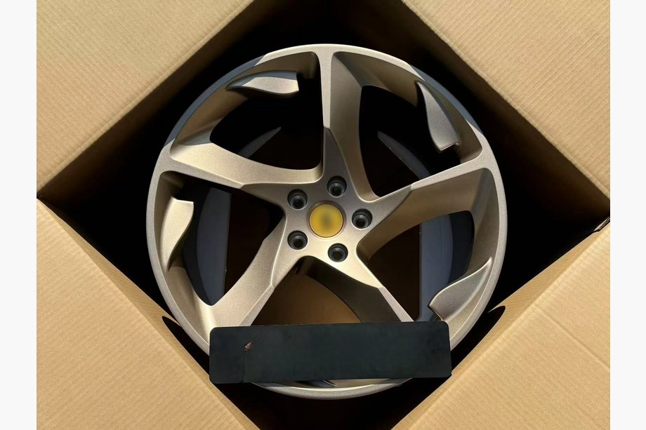 Ferrari SF90 Stradale Kovana OEM platišča R20 V2 (4 kosi) Image