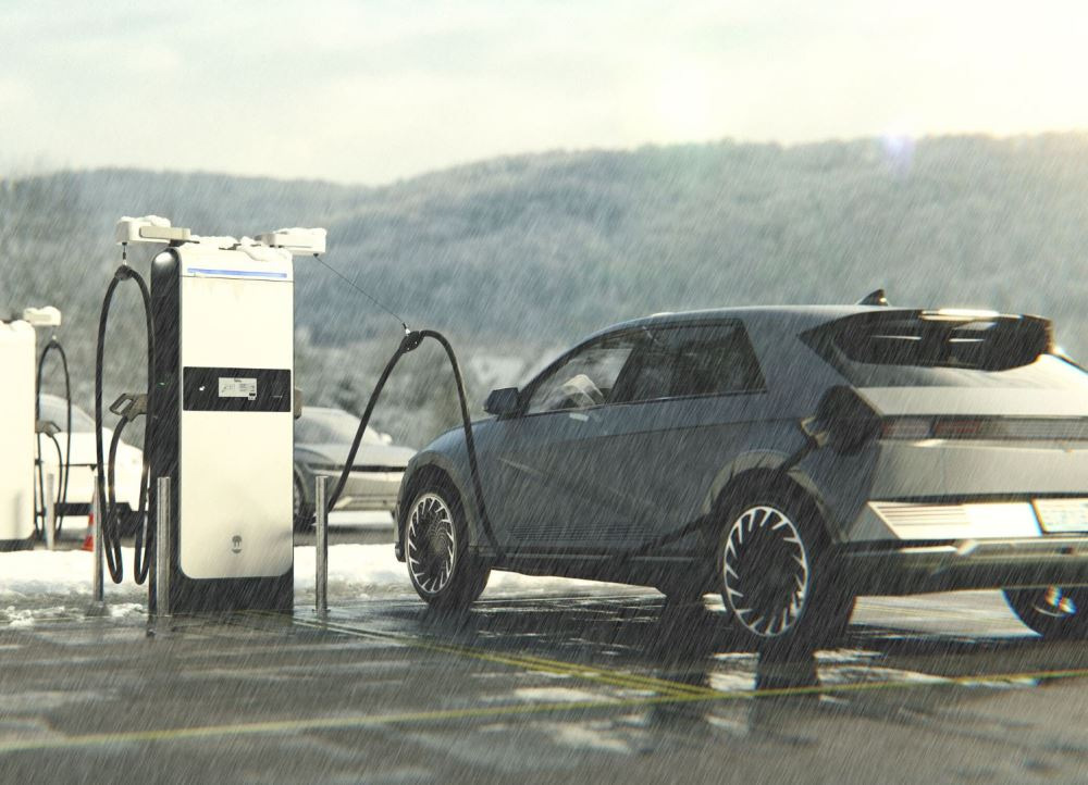 Vožnja z električnim avtomobilom v dežju: varnost in posebnosti