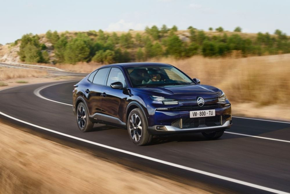 Test Citroen C4 X 2024: eleganten crossover-fastback z udobjem