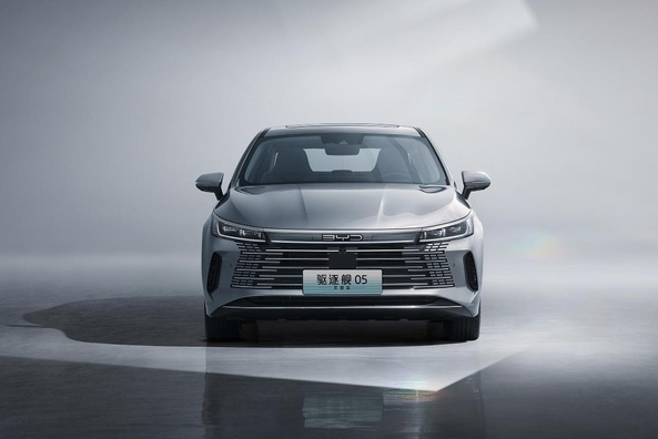 BYD Destroyer 05 DM-i: Pregled hibridne limuzine 2024
