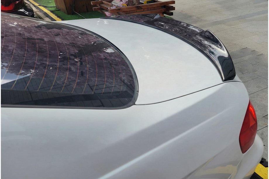 BMW serija 3 E90/E91 2005–2011 Spojler v slogu M4 (za E90, sijajno črna) Fotografija 1