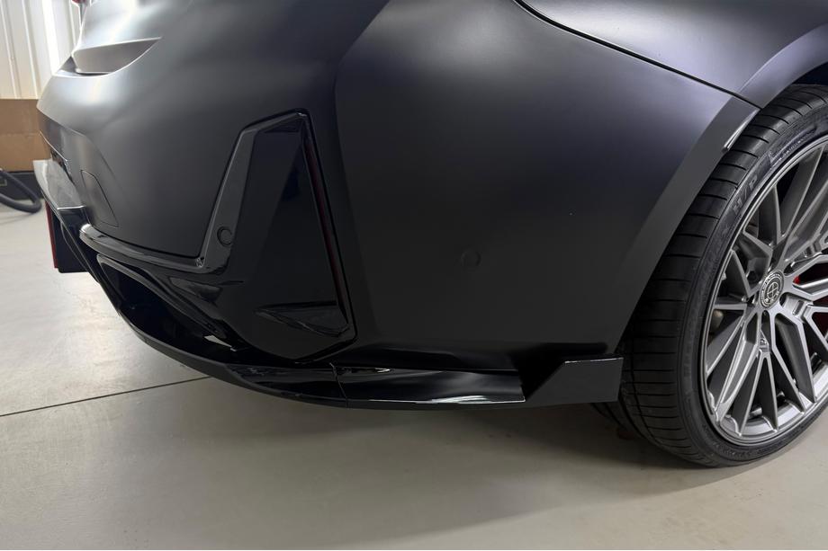 BMW serija 3 G20/G21 2018– Difuzor zadnjega odbijača B-Style LED (za M-Sport 2023+, ABS) Fotografija 3