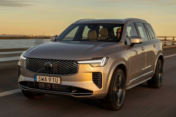 Volvo XC90 II (2024): Luksuzni družinski SUV s hibridno tehnologijo Fotografija 3