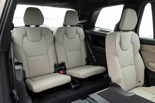 Volvo XC90 II (2024): Luksuzni družinski SUV s hibridno tehnologijo Fotografija 7