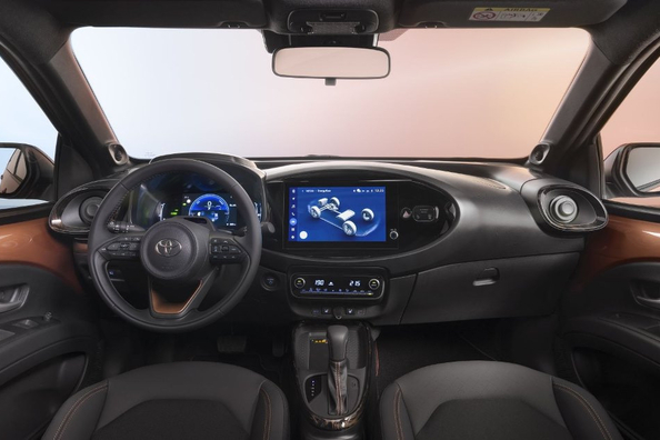 Pregled Toyota Aygo X 2025: hibridni mestni crossover Fotografija 5