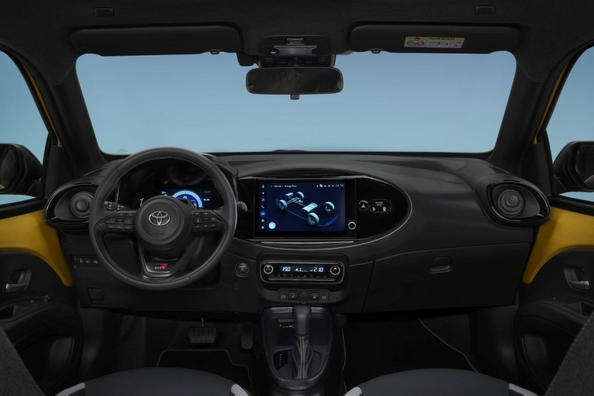 Pregled Toyota Aygo X 2025: hibridni mestni crossover Fotografija 6