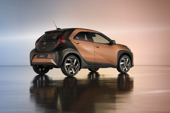 Pregled Toyota Aygo X 2025: hibridni mestni crossover Fotografija 3