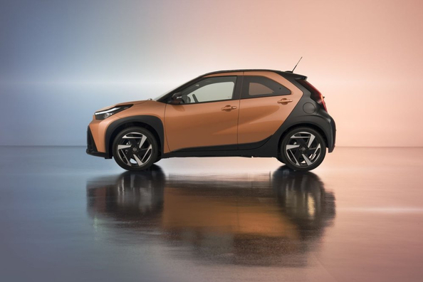 Pregled Toyota Aygo X 2025: hibridni mestni crossover Fotografija 2