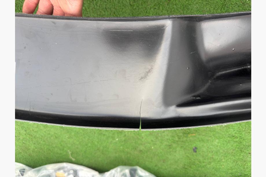 BMW Serija 5 E60/E61 2003–2010 Outlet: Sprednji lip spojler DPT (z rebrci, za M5 Hamann, sijajno črna) Fotografija 5