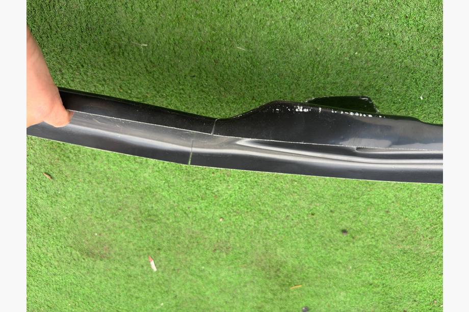 BMW Serija 5 E60/E61 2003–2010 Outlet: Sprednji lip spojler DPT (z rebrci, za M5 Hamann, sijajno črna) Fotografija 3