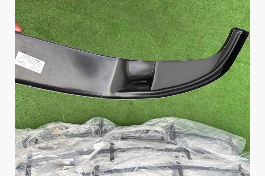 BMW Serija 5 E60/E61 2003–2010 Outlet: Sprednji lip spojler DPT (z rebrci, za M5 Hamann, sijajno črna) Fotografija 2