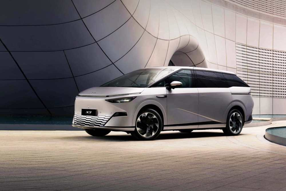 Preizkus XPeng X9: futuristični električni MPV za družinska potovanja