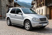 Mercedes ML W163 1997–2005 Bočne stopnice Allmond Black (2 kosa, aluminij) fotografija 1
