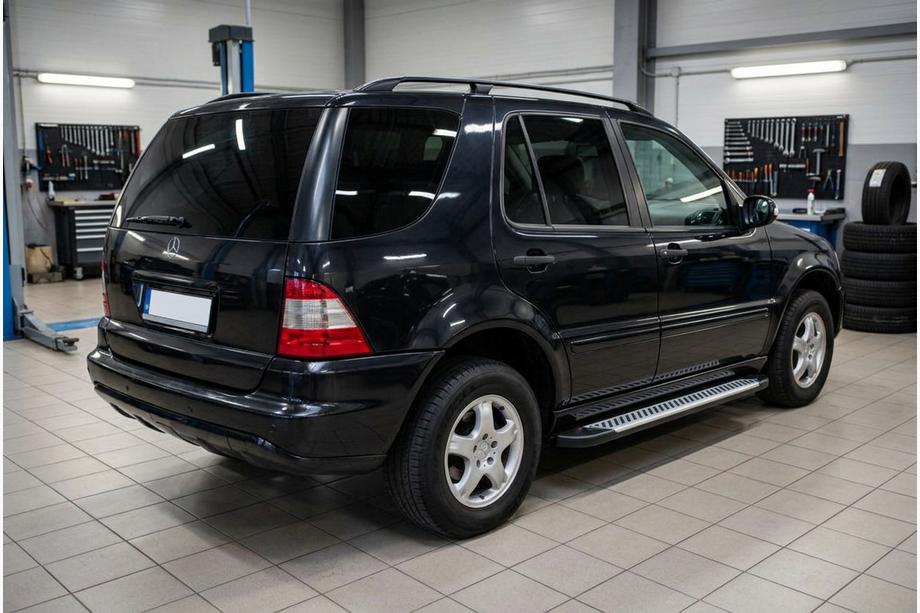 Mercedes ML W163 1997–2005 Stranski pragovi Line (2 kos, aluminij) Image