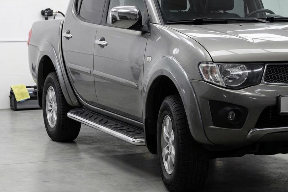 Mitsubishi L200 2006–2015 Stranski pragovi Maydos V1 (2 kos, aluminij ↗ nerjaveče jeklo) Image