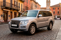 Mitsubishi Pajero Wagon IV 2006–2021 Stranski pragovi Line (2 kos, aluminij) fotografija 1