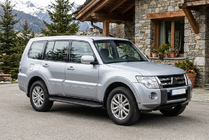 Mitsubishi Pajero Wagon IV 2006–2021 Bočne stopnice Bosphorus Black (2 kos, aluminij) fotografija 1
