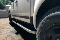 Nissan Navara 2006–2015 Bočne stopnice Tayga (2 kos, aluminij) fotografija 1