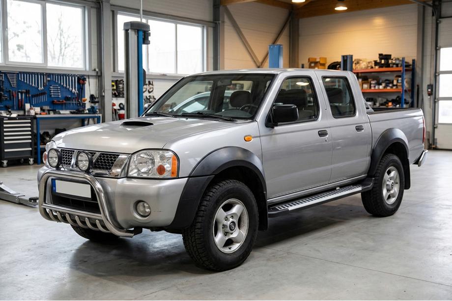 Nissan NP300 1999–2015 Stranski pragovi Line (2 kos, aluminij) Image