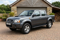 Nissan NP300 1999–2015 Bočne stopnice Bosphorus Black (2 kos, aluminij) fotografija 1