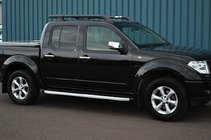 Nissan Navara 2006–2015 Stranske stopnice Fullmond (2 kos, aluminij) fotografija 1